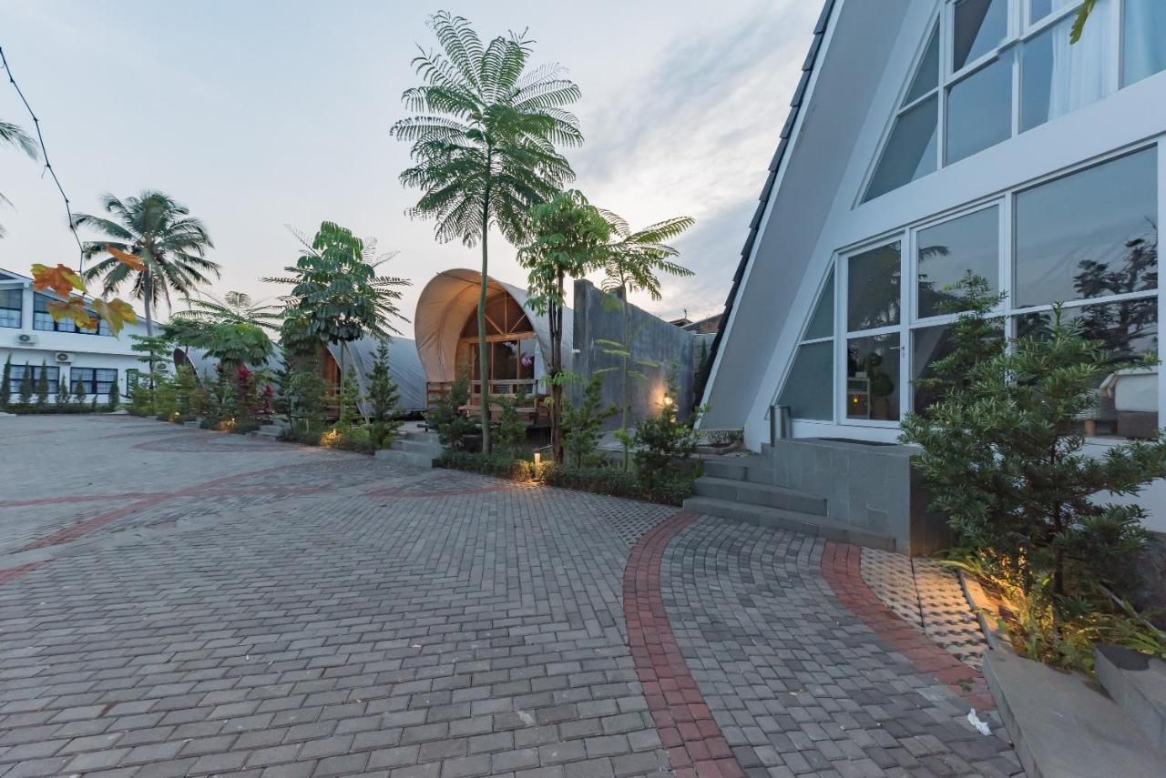 Urbanview Hotel Khayrizsan Tasikmalaya By Reddoorz Exterior foto